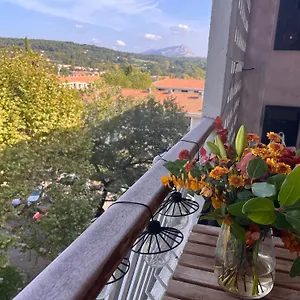 Calme, Vue St Victoire, Proche Centre Avec Parking , Aix-en-Provence France